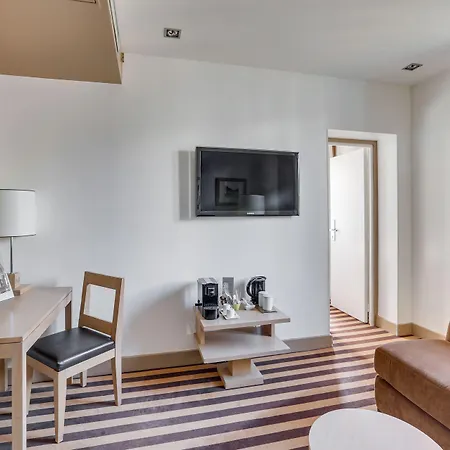 فندق Duret Champs Elysees 4*